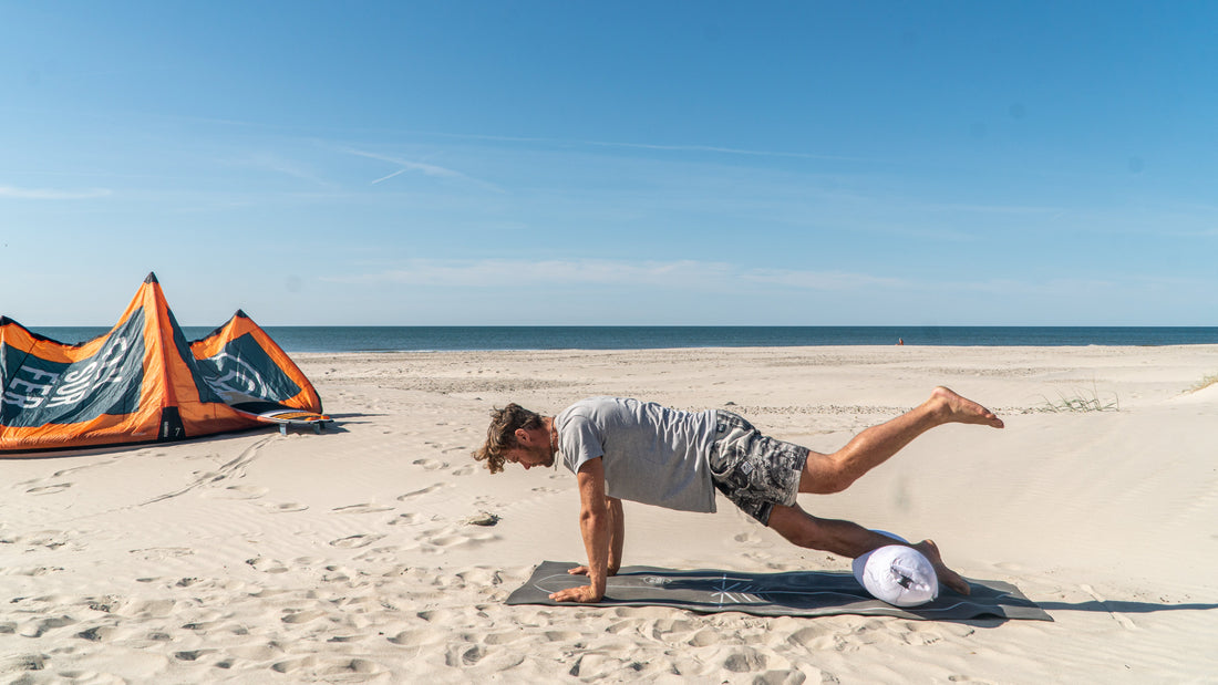 Tobi Deckert trainiert mit dem BOLSTair am Kitespot — Kitesurf-Training am Strand